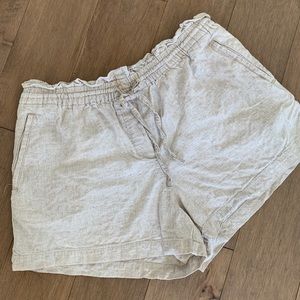 ISO LOOKING FOR these H&M linen drawstring shorts in size medium